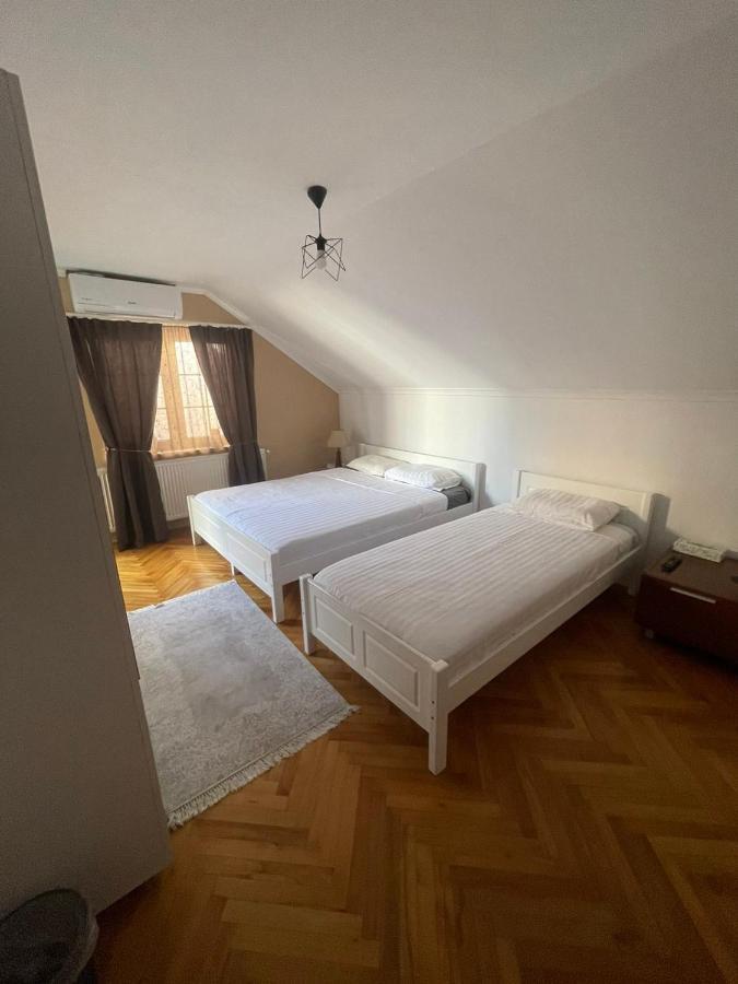 Guesthouse 12A プリシュティナ エクステリア 写真