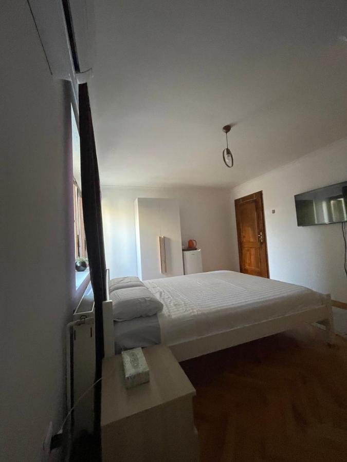 Guesthouse 12A プリシュティナ エクステリア 写真