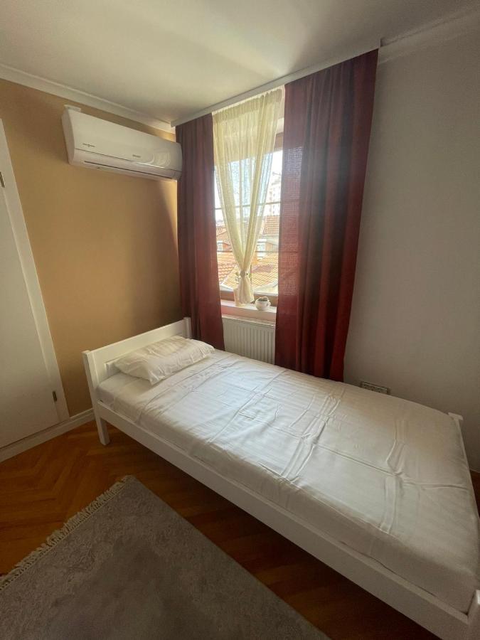 Guesthouse 12A プリシュティナ エクステリア 写真